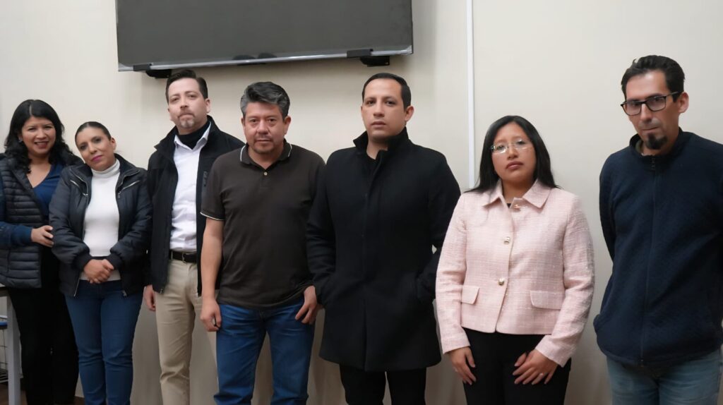 Capta a la nueva directiva de padres de Familia del Campus Carlos Crespi.