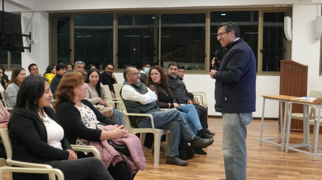 Capta la participación de Pablo Rodas Vicerrector con los padres de familia.